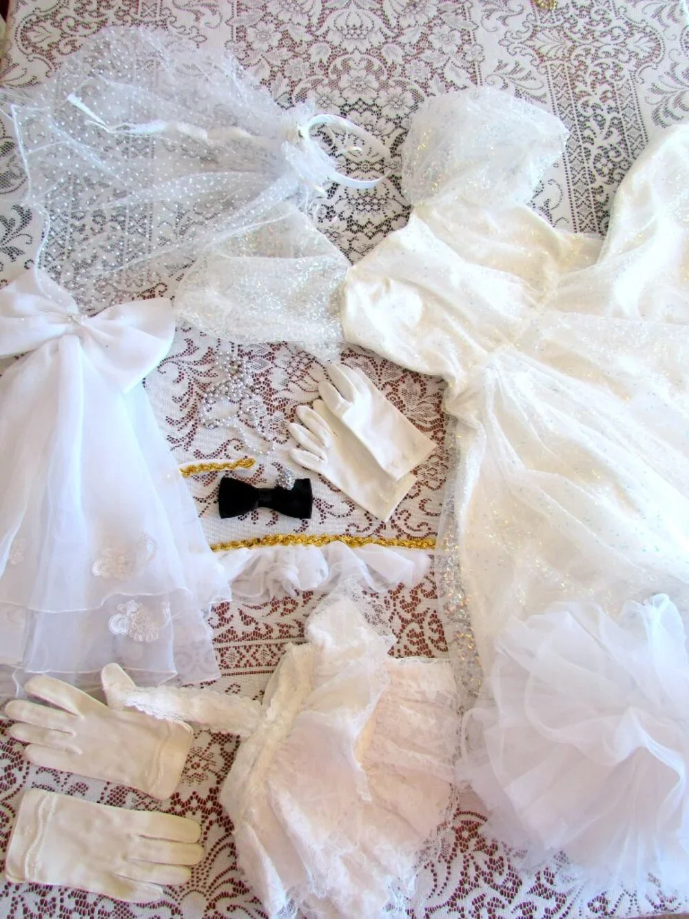 GIRL'S BRIDE DRESS-UP PLAY ACCESSORIES; DRESS, VEILS, GLOVES, RING, TUTU, BAG ++